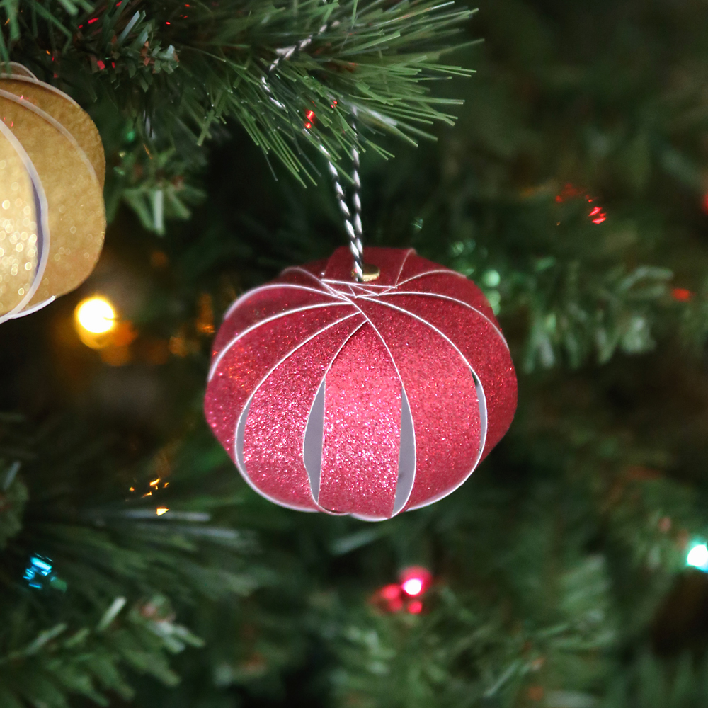 Easy To Make  Christmas  Decorations  Made  Out Of Paper  