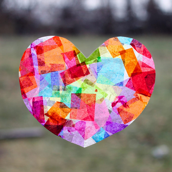 Easy kid\'s craft heart shaped paper suncatcher