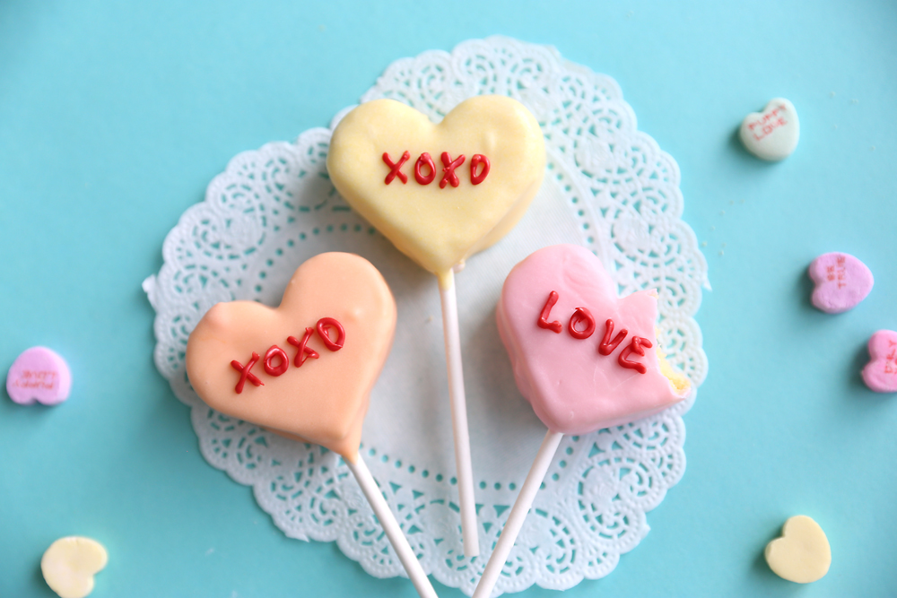 Cake pops decorated to look like conversation hearts