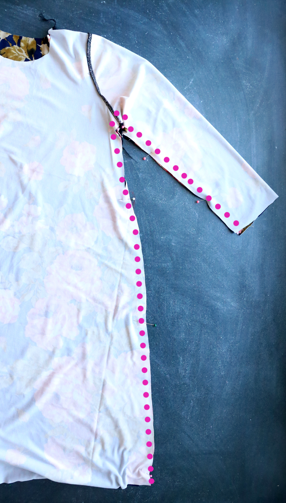 Midi dress with sleeve and side seam marked