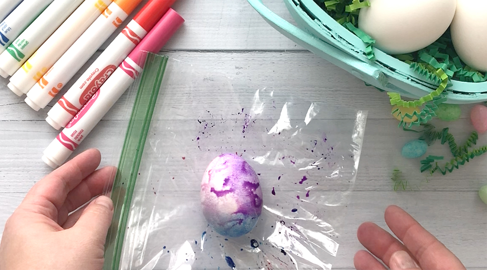 Egg that\'s been colored by the wet marker ink
