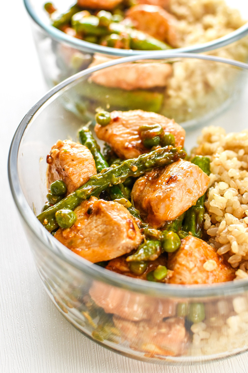 Spicy chicken and asparagus bowls with brown rice