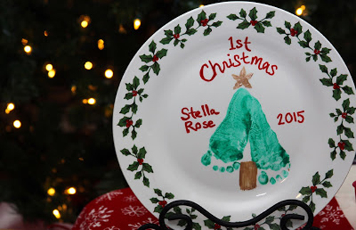 Cute baby's first Christmas keepsake plate DIY | 30 best handprint and footprint art ideas