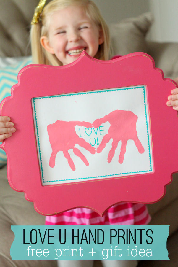 Cute handprint art! DIY gift idea. 30 best handprint art ideas.