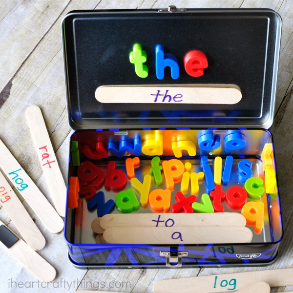 DIY word building travel kit | Best ideas for road trips with kids