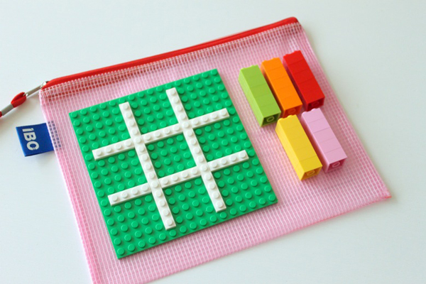 Portable lego tic-tac-toe | Best activities for road trips with kids