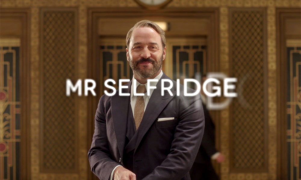 Jeremy Piven wearing a suit and tie in the show Mr. Selfridge