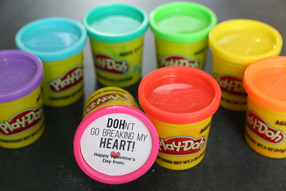 Play Doh with Valentine\'s day gift tags