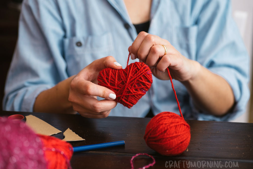 How to make yarn wrapped hearts