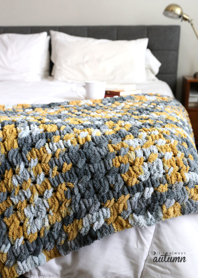 Make a cable knit blanket with looping yarn (it's so easy
