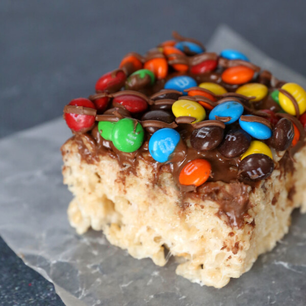 These loaded M&M rice krispie treats are delicious! Extra chewy and full of chocolate flavor. Click through for the easy recipe.