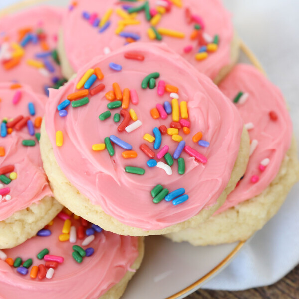 These cake mix sugar cookies taste great + they're super fast and easy to make! Simple frosted sugar cookie recipe.