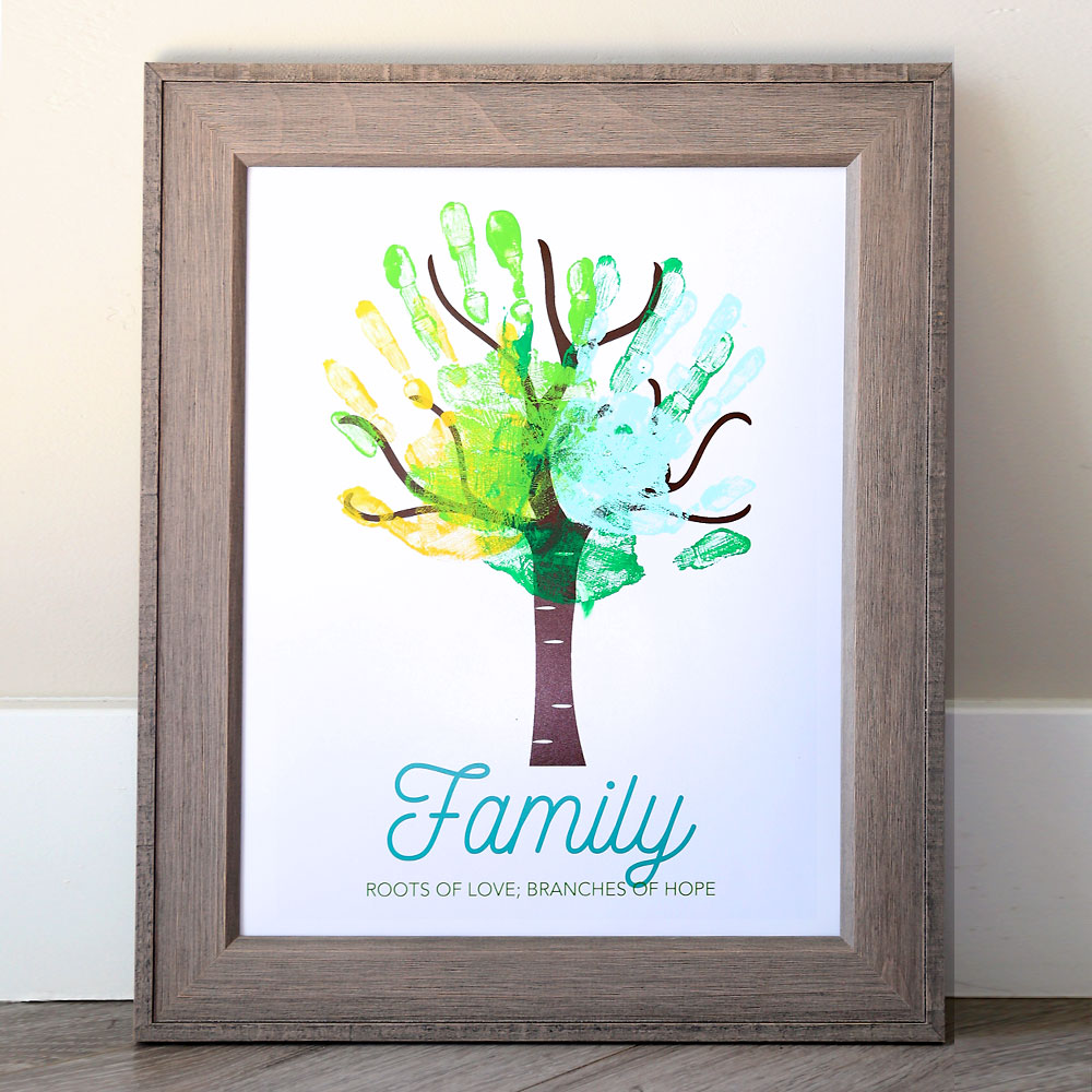Cute family handprint tree! Click through for the free printable tree, then personalize with your family's handprints.