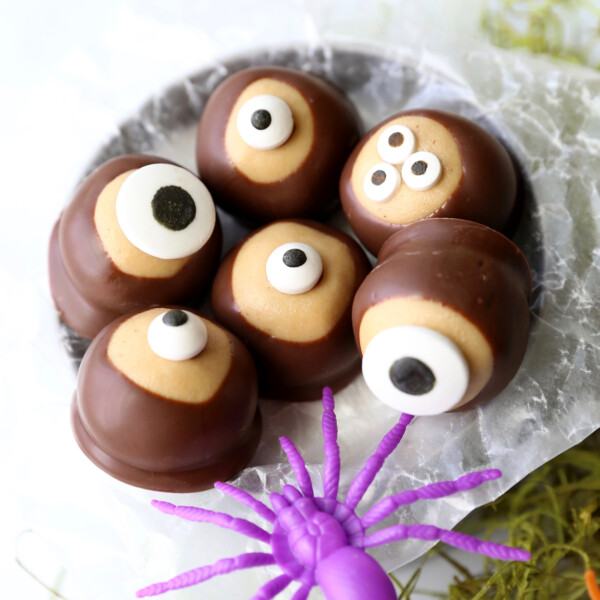 Peanut Butter Eyeballs {easy Halloween treat} - It's Always Autumn