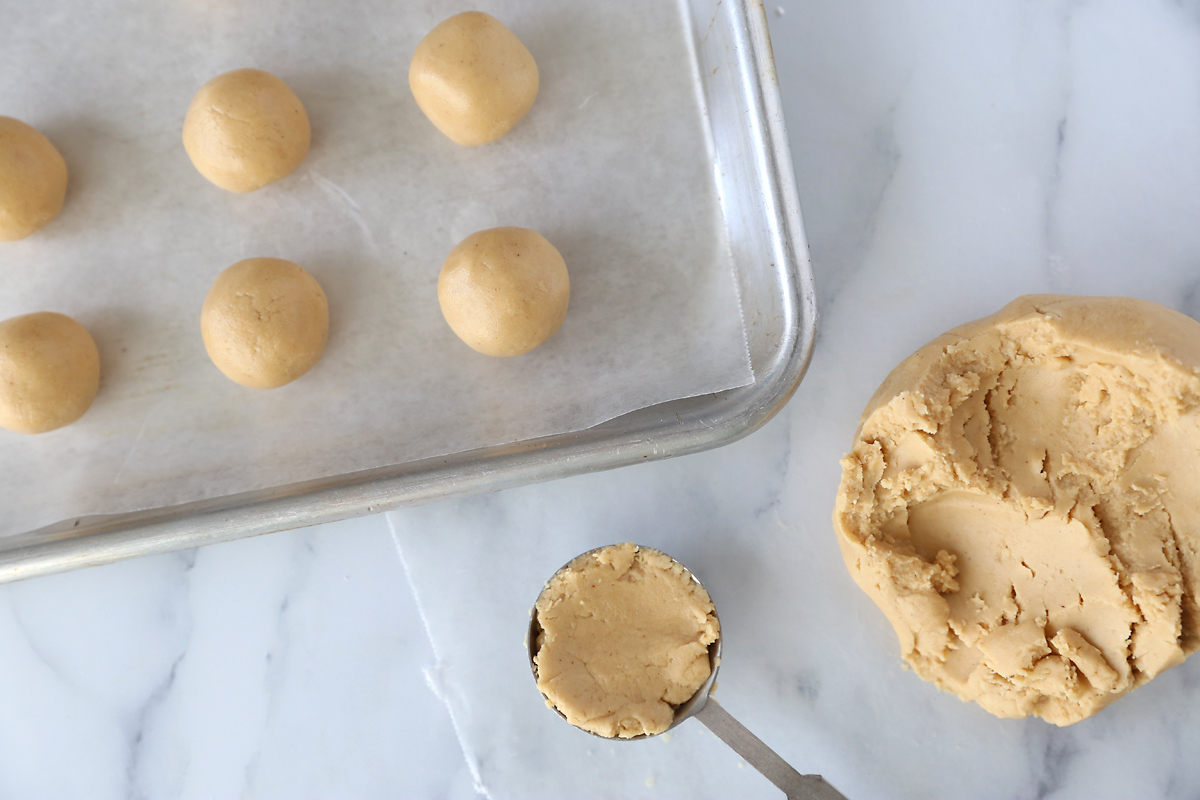 Halloween peanut butter balls: scoop out by tablespoons