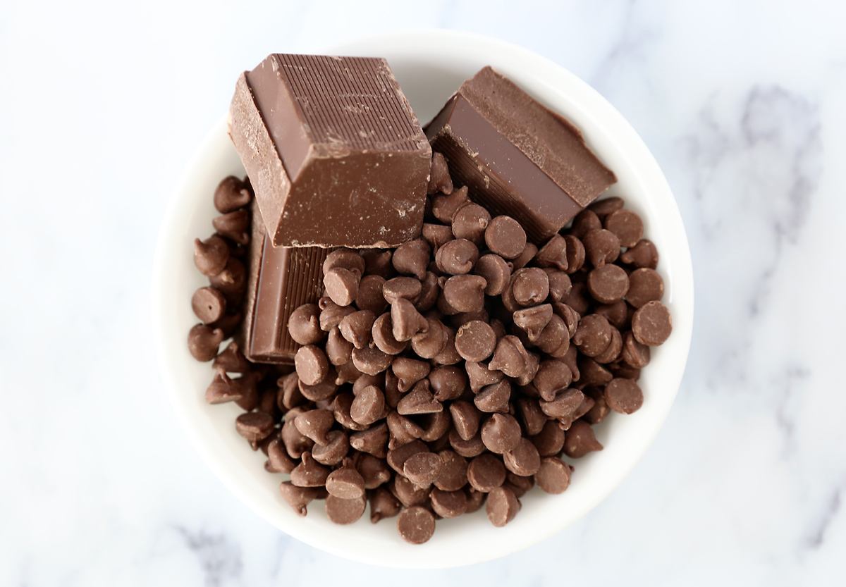 Halloween peanut butter balls: melt chocolate