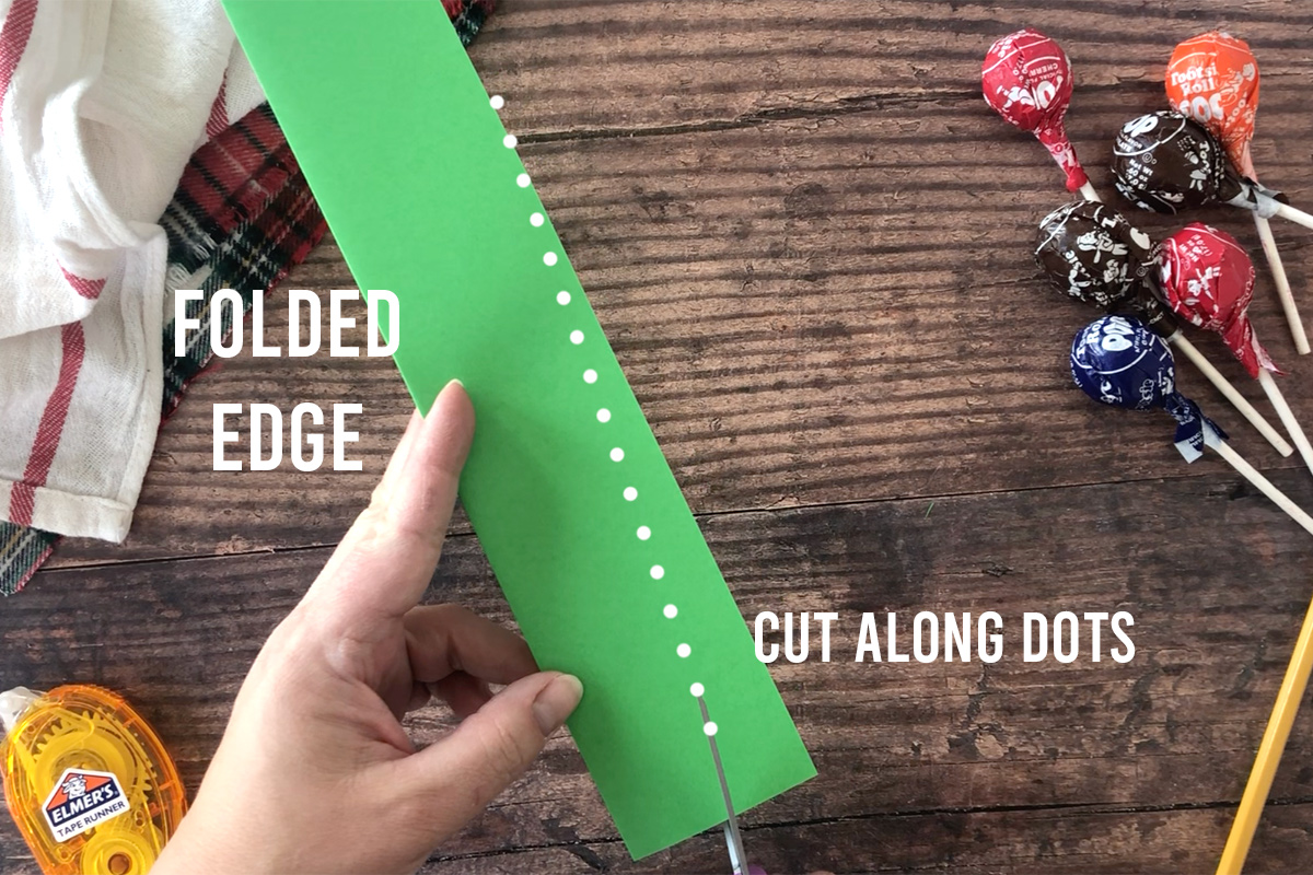 How to make Christmas tree sucker: cut paper