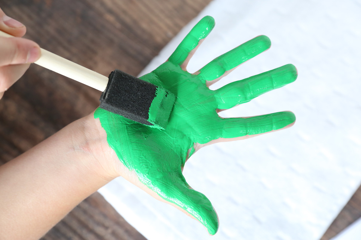 Paint the hand green.