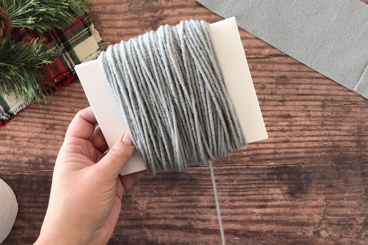 Wrap yarn around cardstock