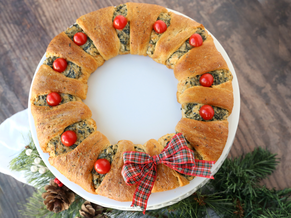 Spinach dip crescent wreath