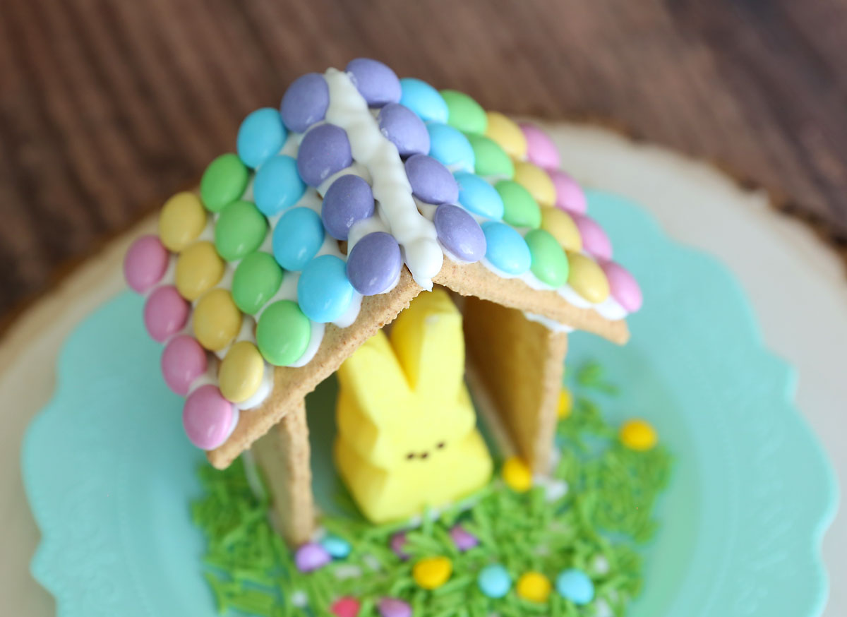 How to make cute Peeps houses for Easter! Easter gingerbread houses.