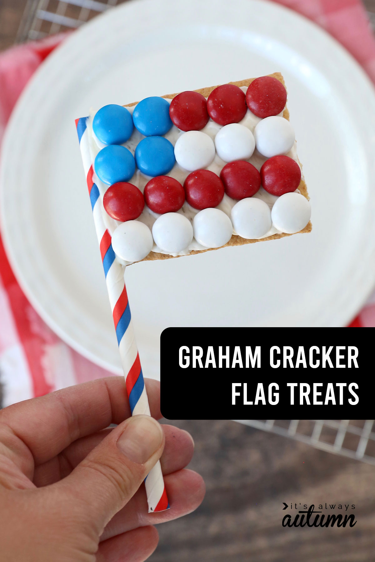 Graham cracker flags are an easy 4th of July treat that kids can make!