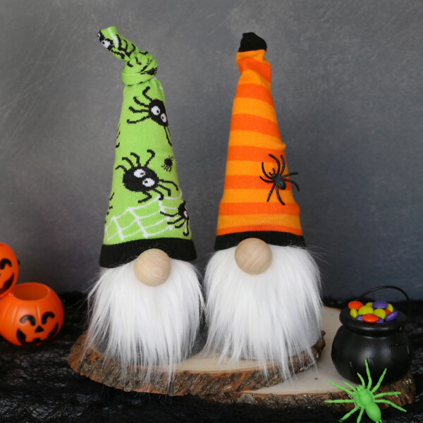 Halloween sock gnomes: DIY gnomes with hats made from green and orange Halloween socks