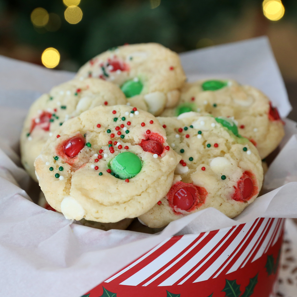 Vanilla cookies with Christmas sprinkles and M+Ms