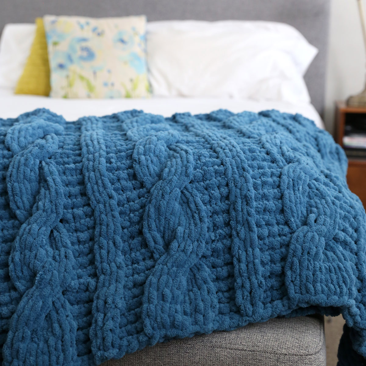 Make a gorgeous finger knit blanket with loop yarn {this is so easy!} -  It's Always Autumn