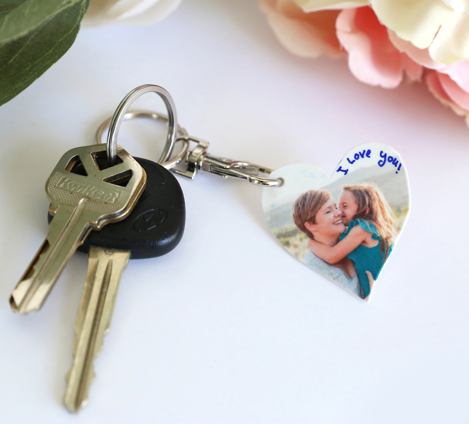 DIY Photo Keychains {for Mother's Day and Father's Day} - It's