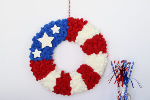 DIY American flag loop yarn wreath, with patriotic decoration