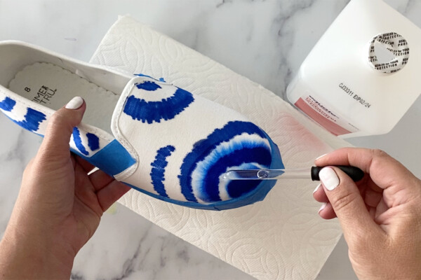 Dropping alcohol onto ink on shoes to make it blen