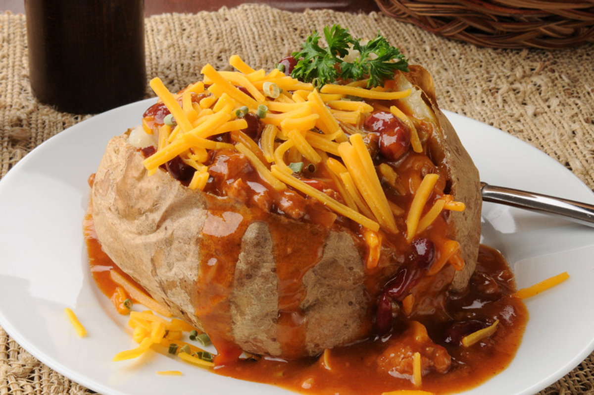 baked potato with chili and cheese