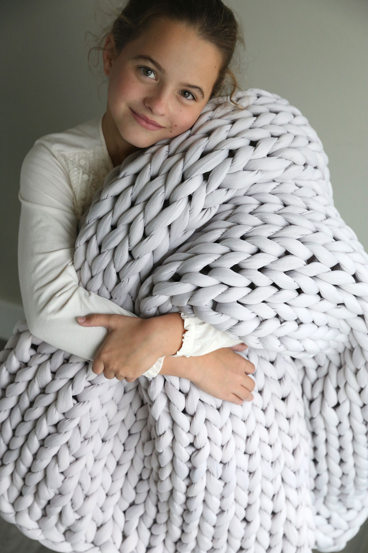 How to Knit a Chunky Blanket for Beginners: No Needles Required! 