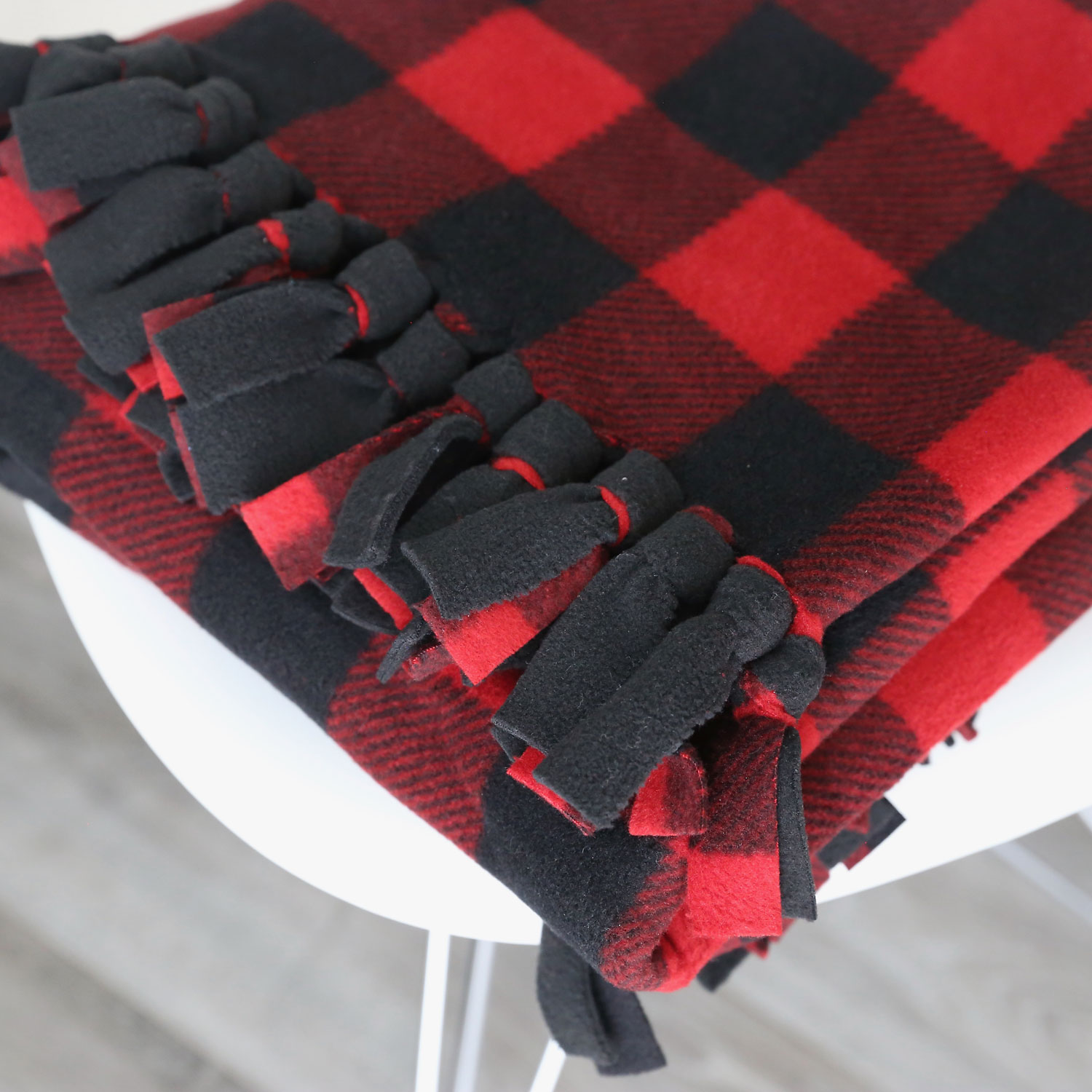 No Sew Fleece Blankets {4 Easy Ways!} - It's Always Autumn