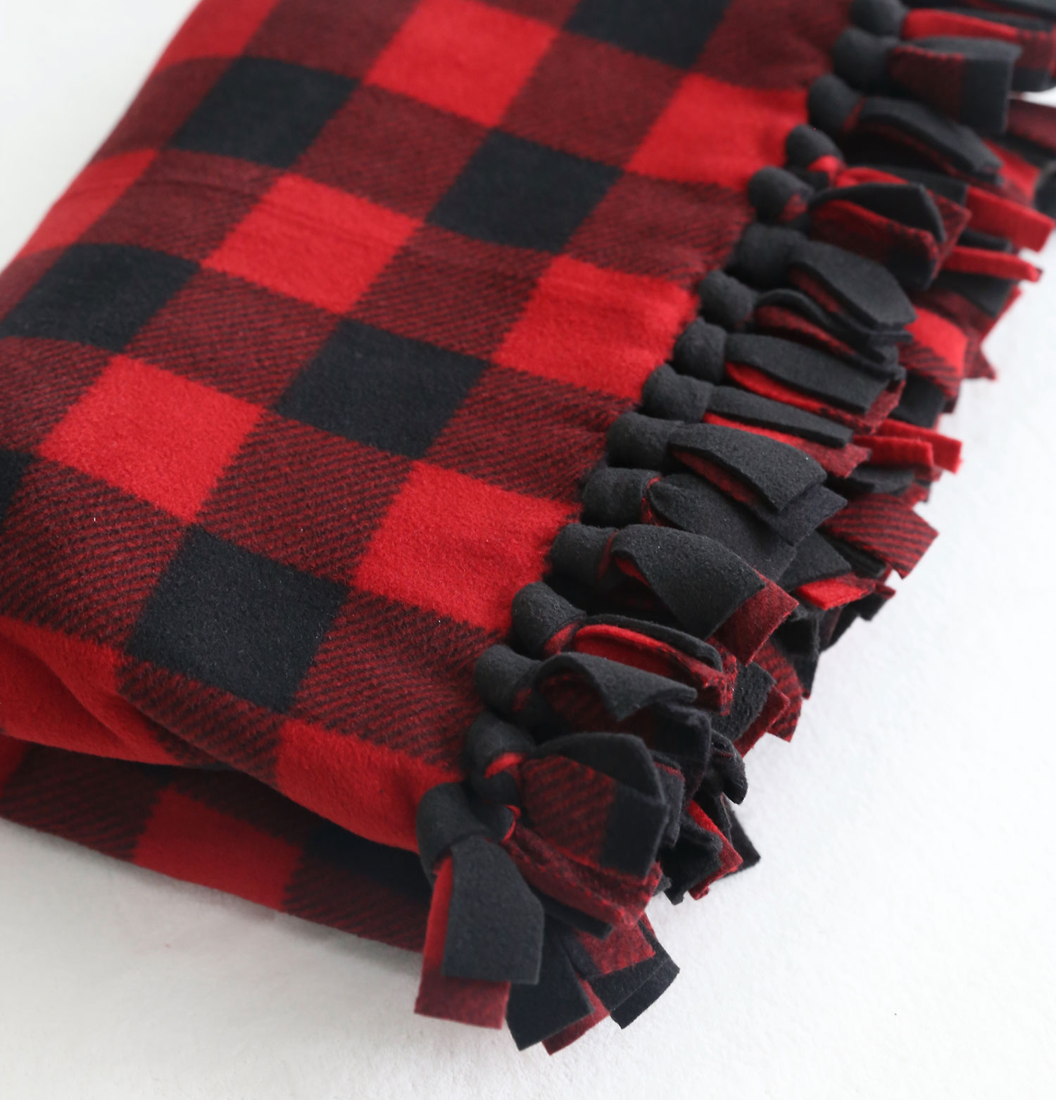 How to Make a No Sew Fleece Tie Blanket