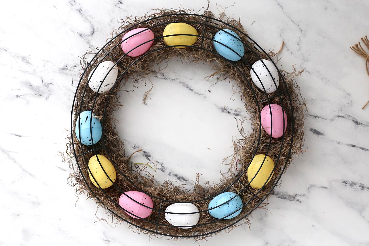 Second wreath form placed over the eggs.