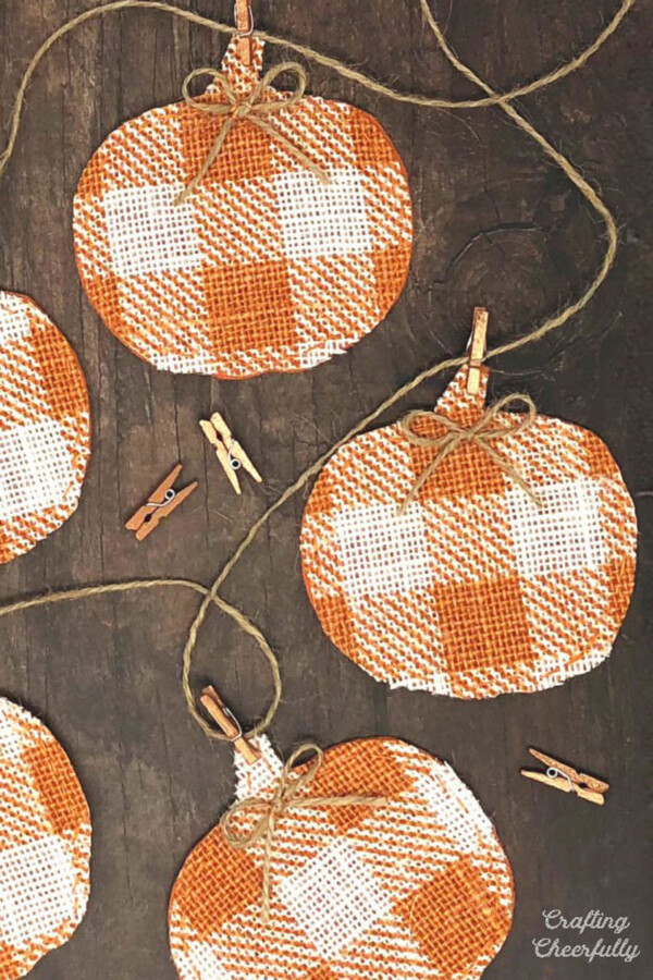 DIY Burlap pumpkin banner