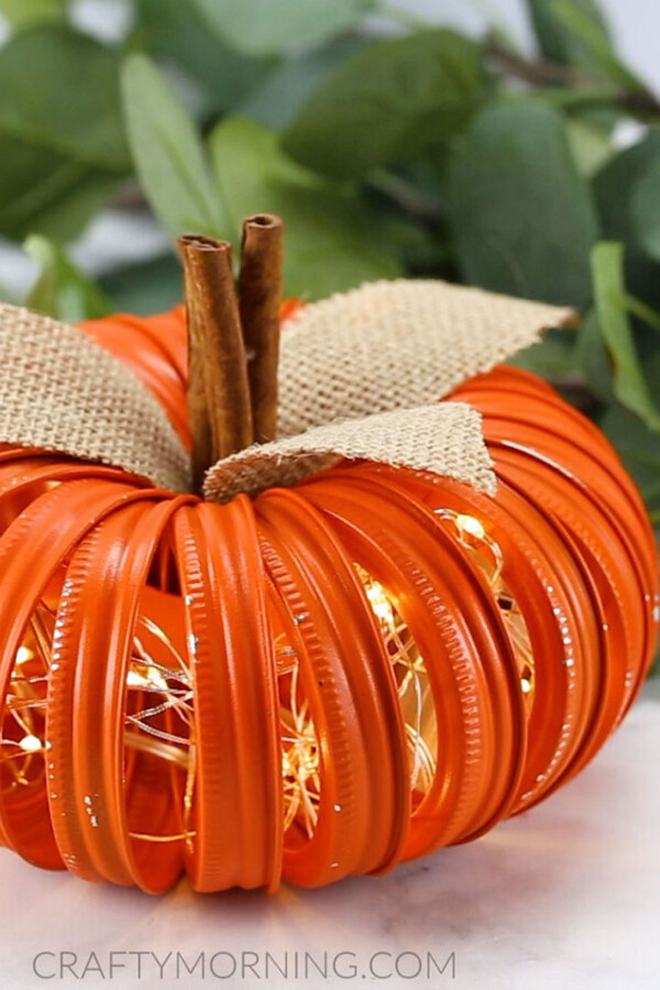 Lighted mason jar lid pumpkin