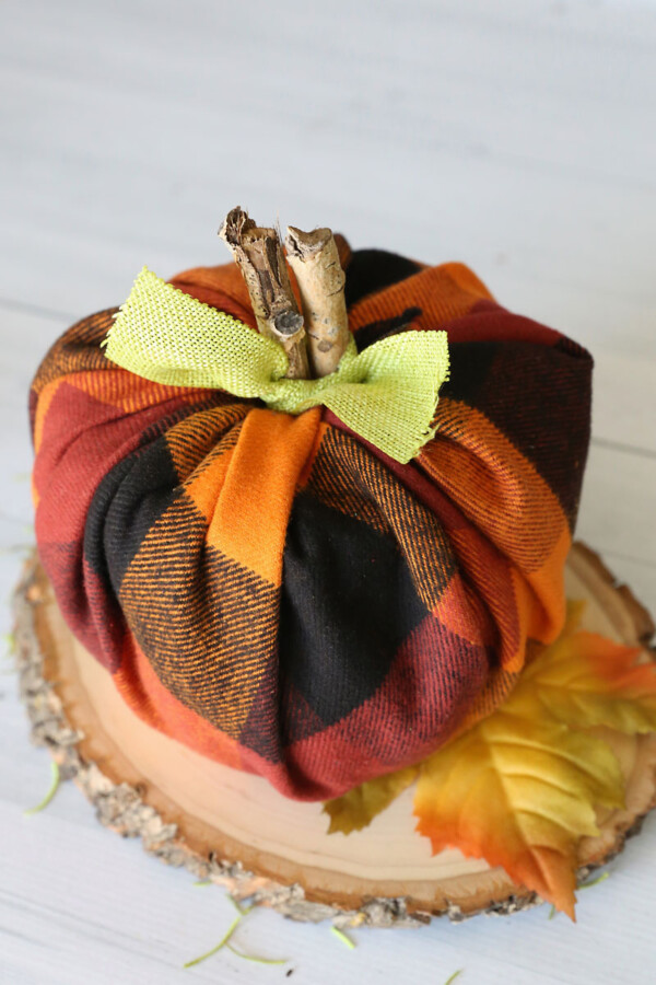 Toilet paper pumpkin craft