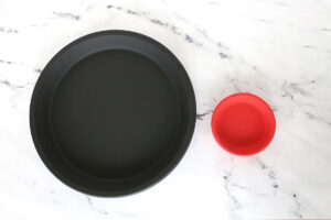 Large saucer painted black; small saucer painted red.