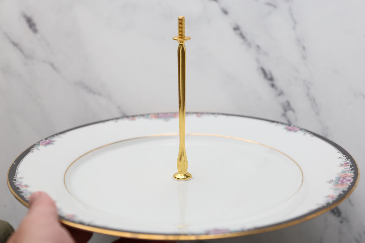Bottom plate with hardware through it.