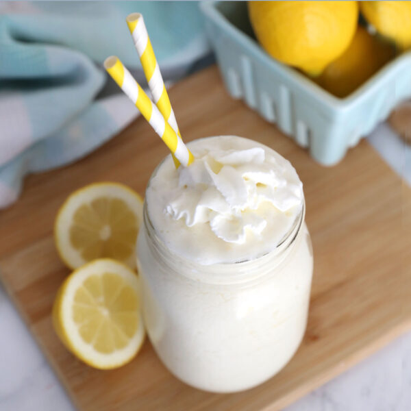 Frosted lemonade in a mason jar.