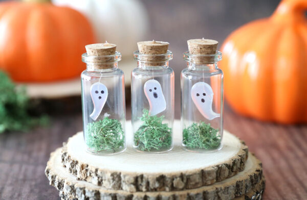 Ghosts in mini bottles craft.
