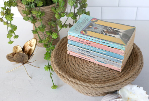 Rope tray with books on it.