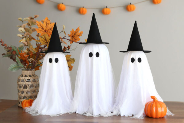 Cute ghost centerpiece with witch hats.