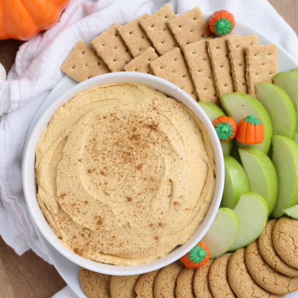 Bowl of pumpkin fluff with graham crackers, apples, and gingersnaps.
