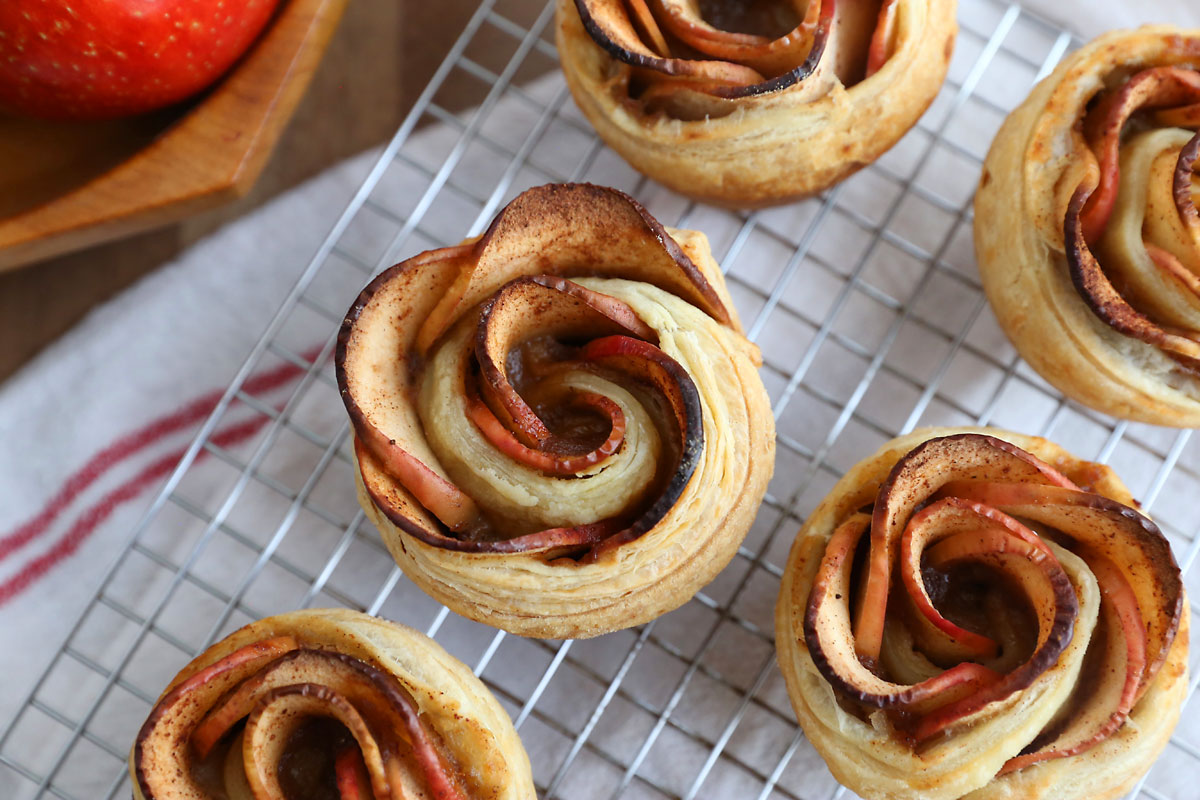 Puff pastry apple roses.