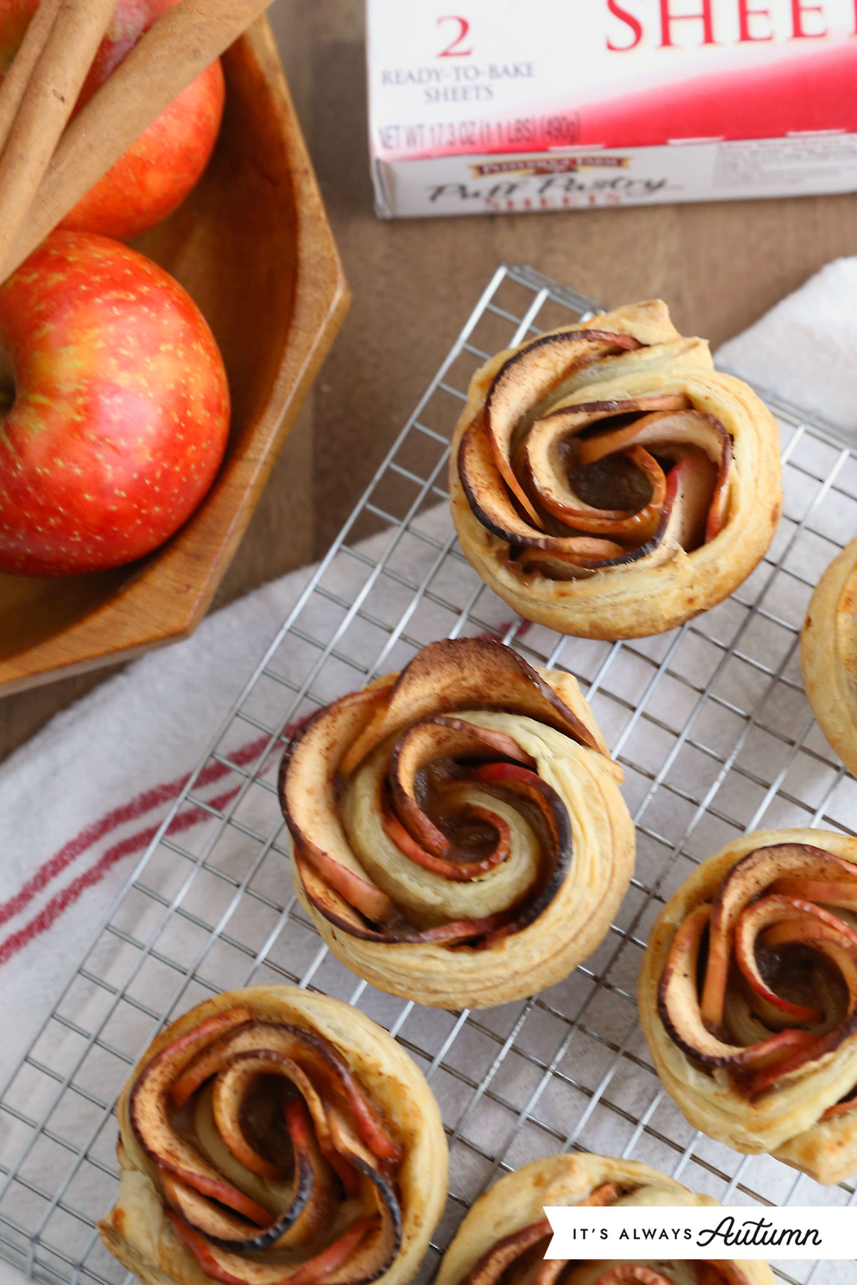 Puff pastry apple roses.