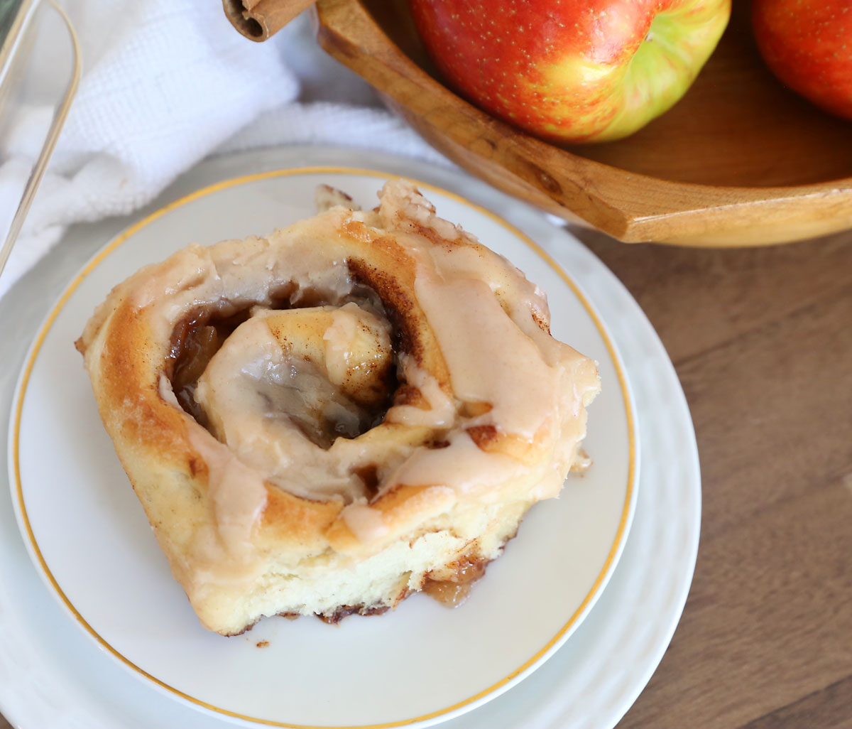 Apple pie cinnamon roll on a plate.